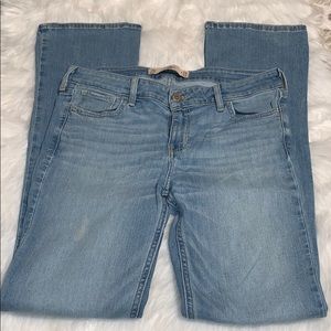 LIGHT WASH BOOT CUT JEANS